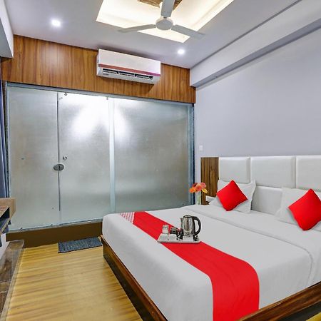 Hotel O Max Σουράτ Εξωτερικό φωτογραφία