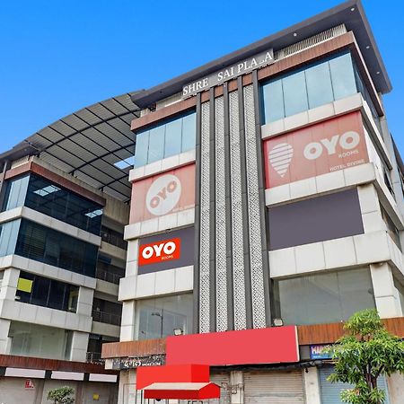 Hotel O Max Σουράτ Εξωτερικό φωτογραφία