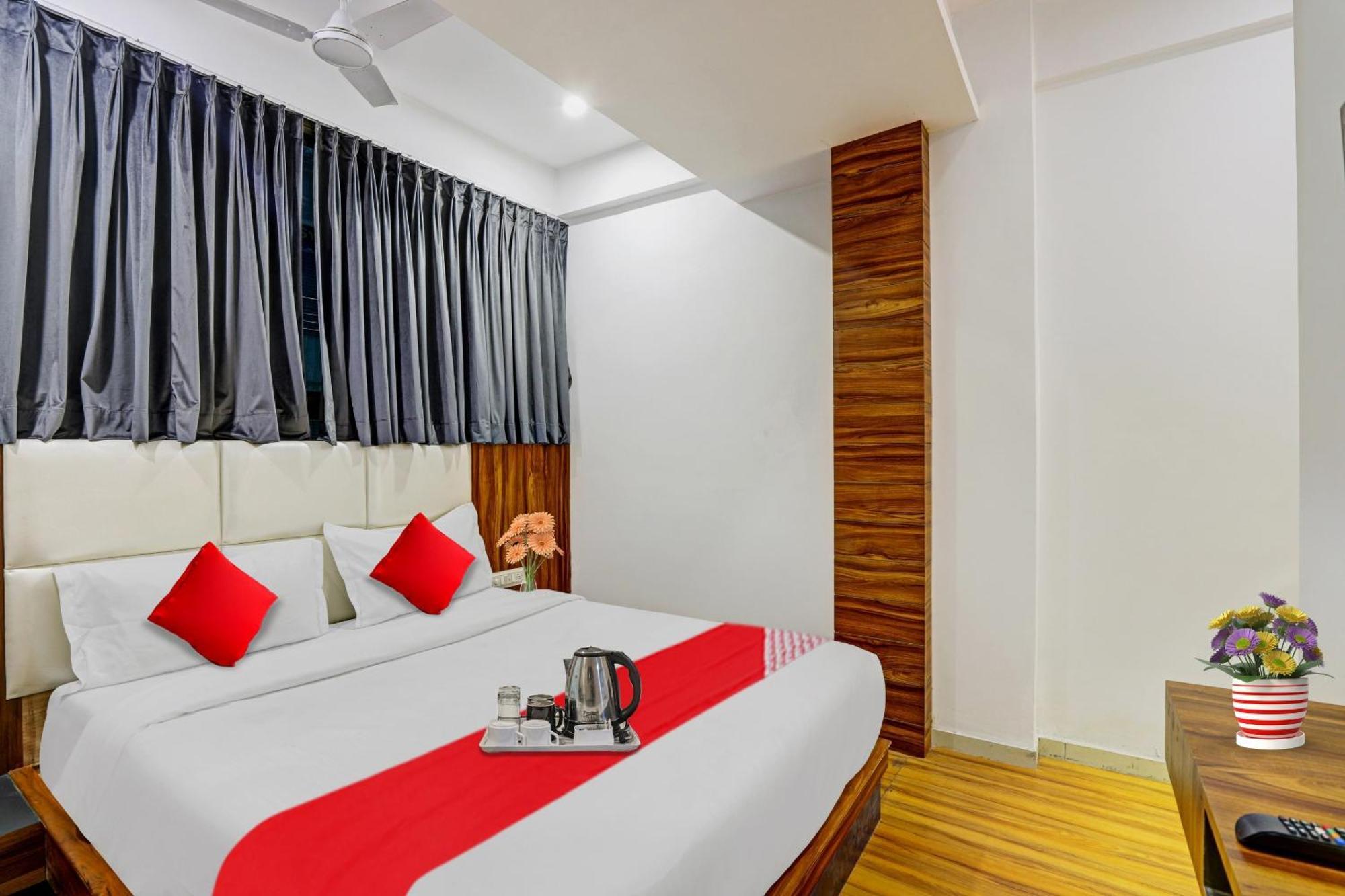 Hotel O Max Σουράτ Εξωτερικό φωτογραφία