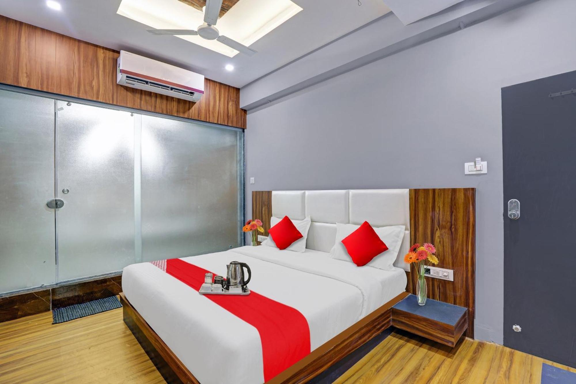 Hotel O Max Σουράτ Εξωτερικό φωτογραφία