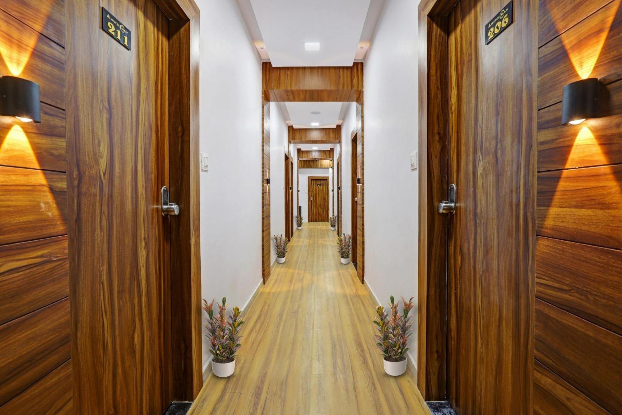 Hotel O Max Σουράτ Εξωτερικό φωτογραφία