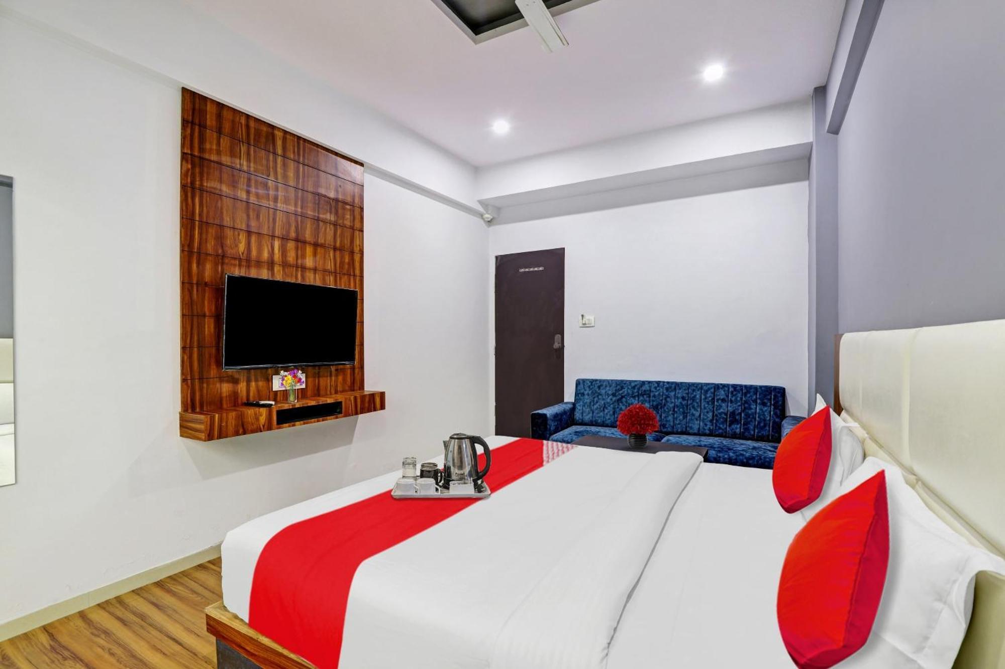 Hotel O Max Σουράτ Εξωτερικό φωτογραφία