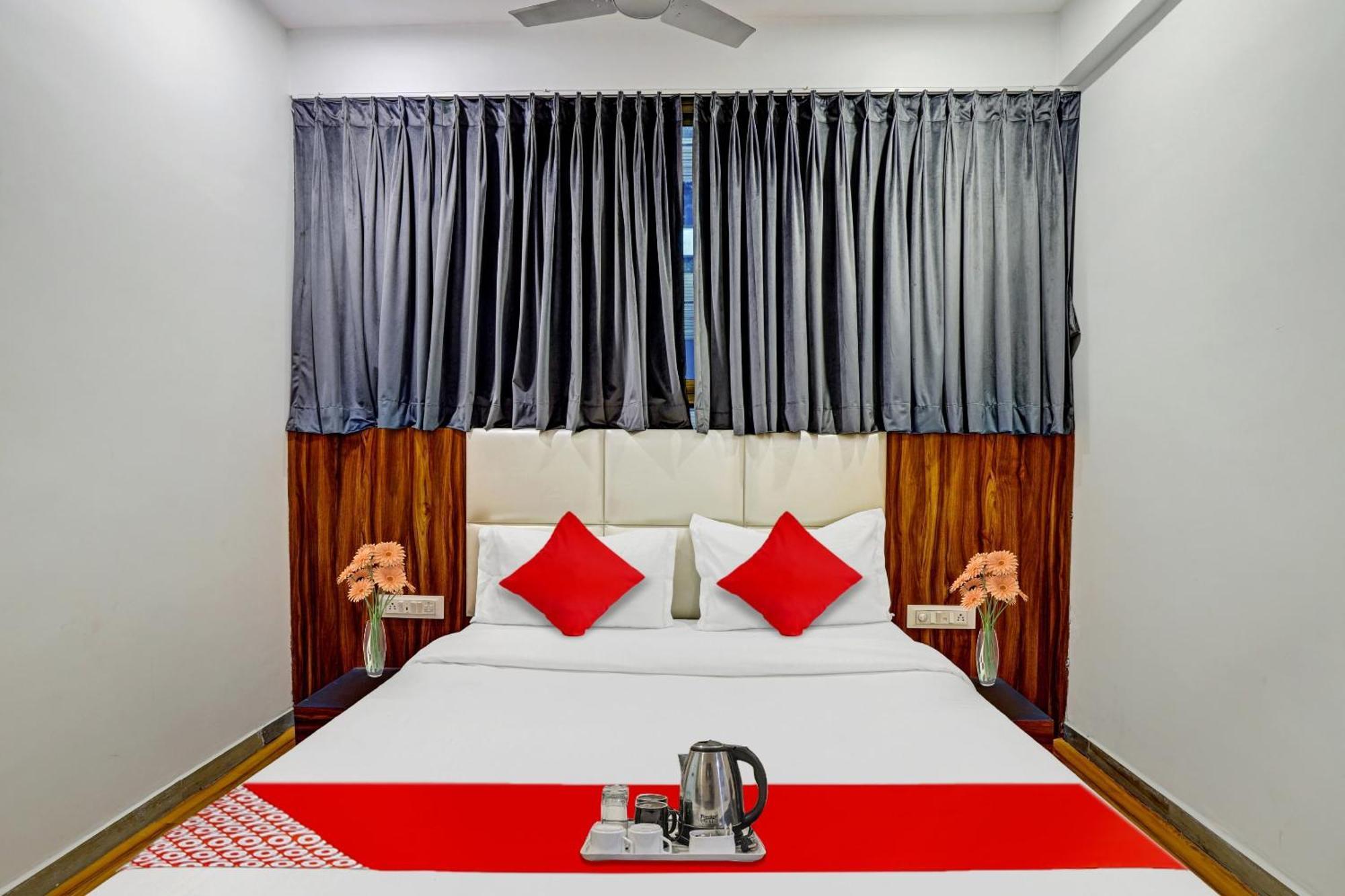 Hotel O Max Σουράτ Εξωτερικό φωτογραφία