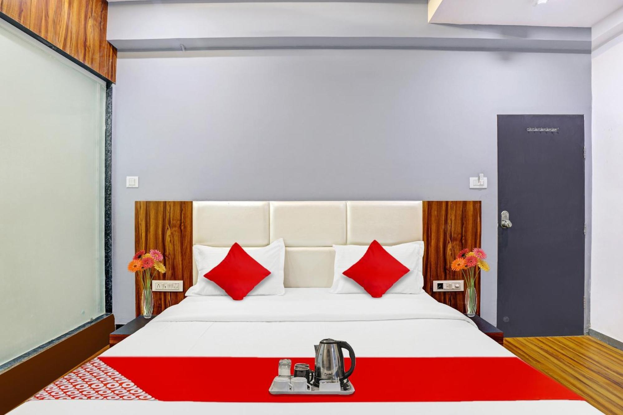 Hotel O Max Σουράτ Εξωτερικό φωτογραφία