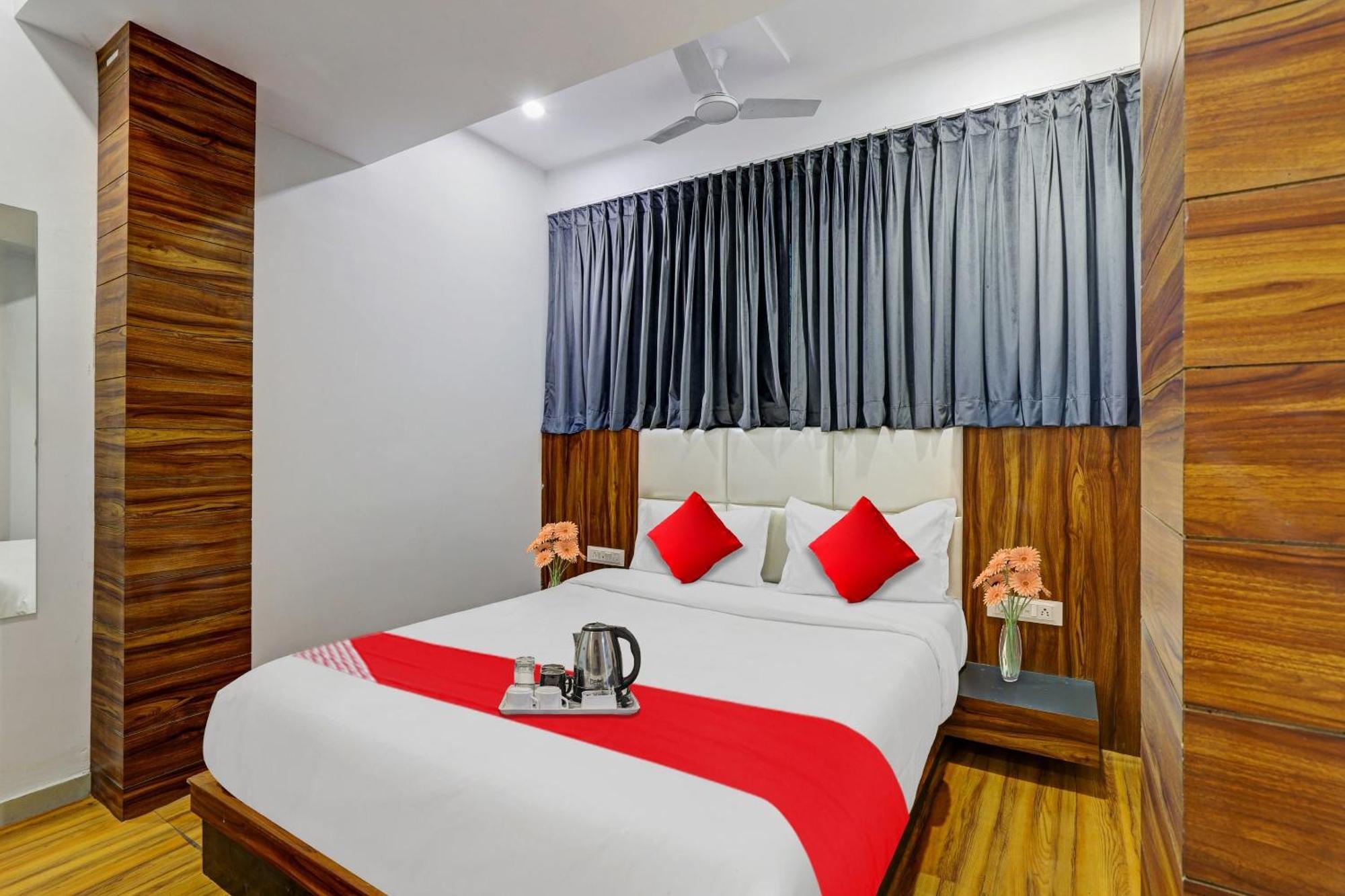 Hotel O Max Σουράτ Εξωτερικό φωτογραφία