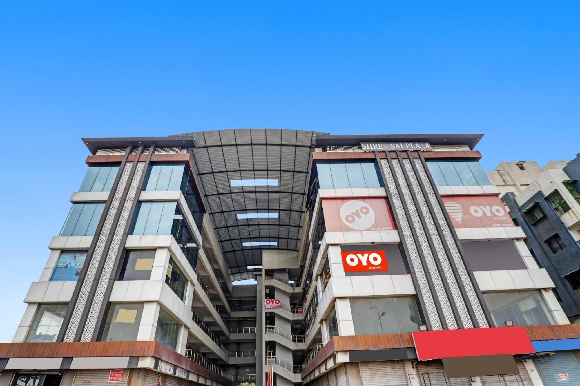Hotel O Max Σουράτ Εξωτερικό φωτογραφία